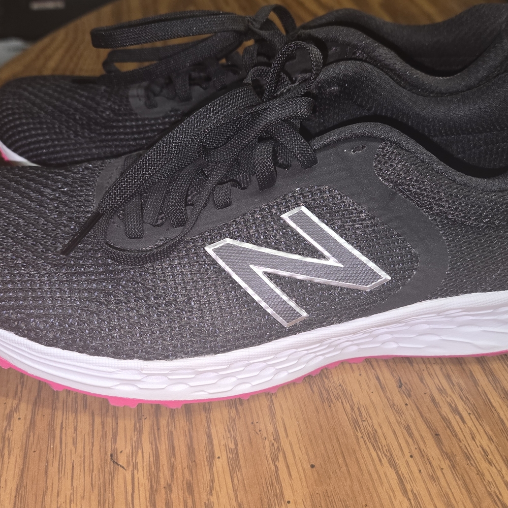 New Balance Women's Black and Pink Athletic Shoes